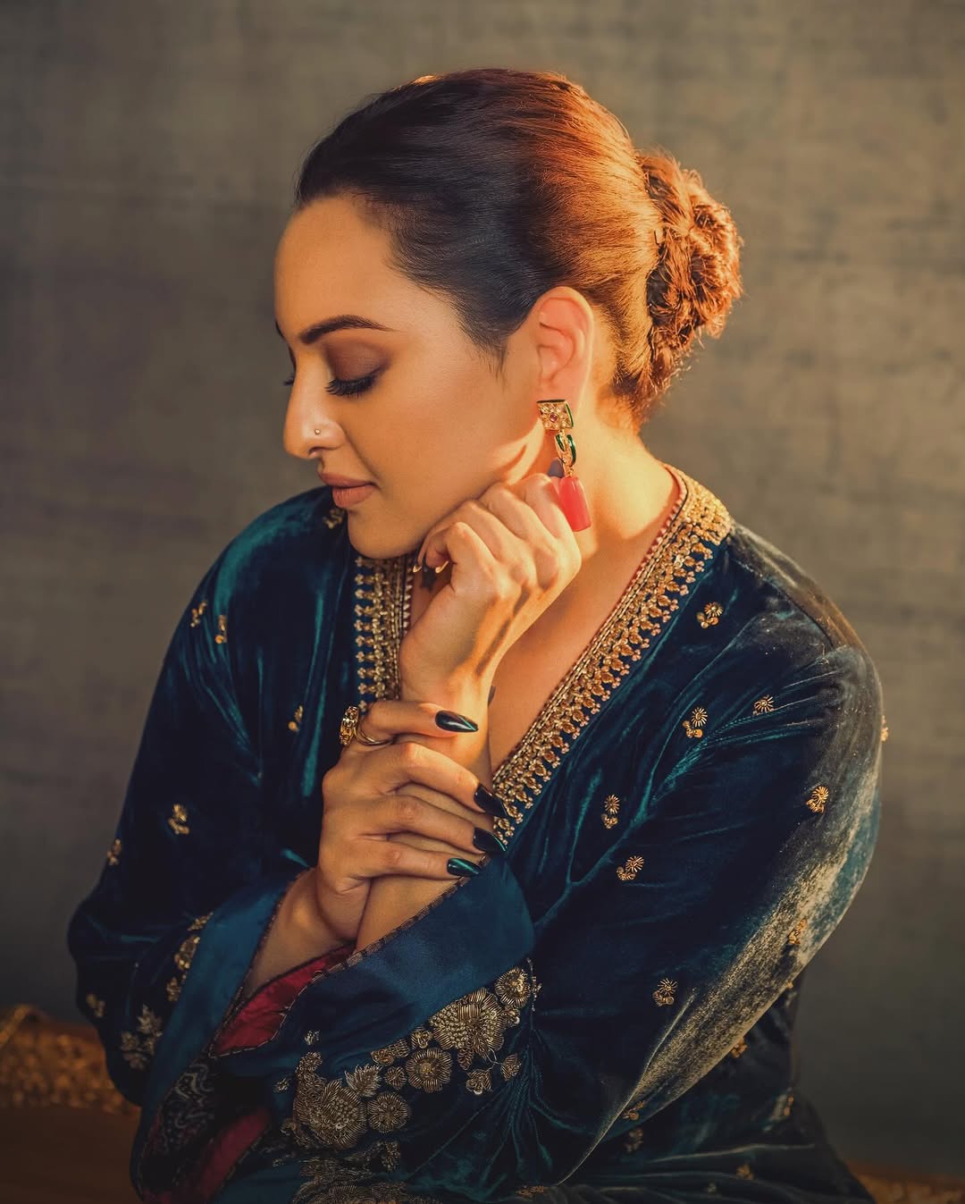 Sonakshi's nine thousand Velvet Royal Elegant Suit Set