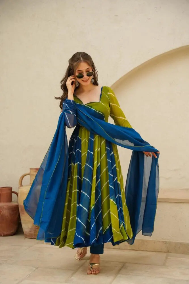 Sanvi's Leheriya Suit